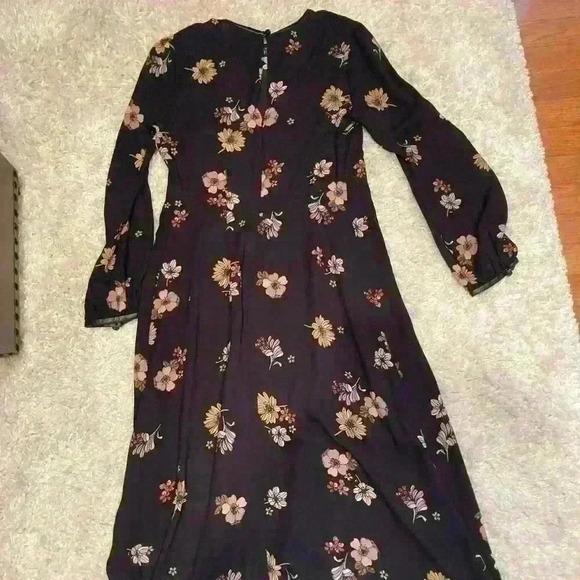 ❤️5/$25❤️ Dress - Picture 2 of 5